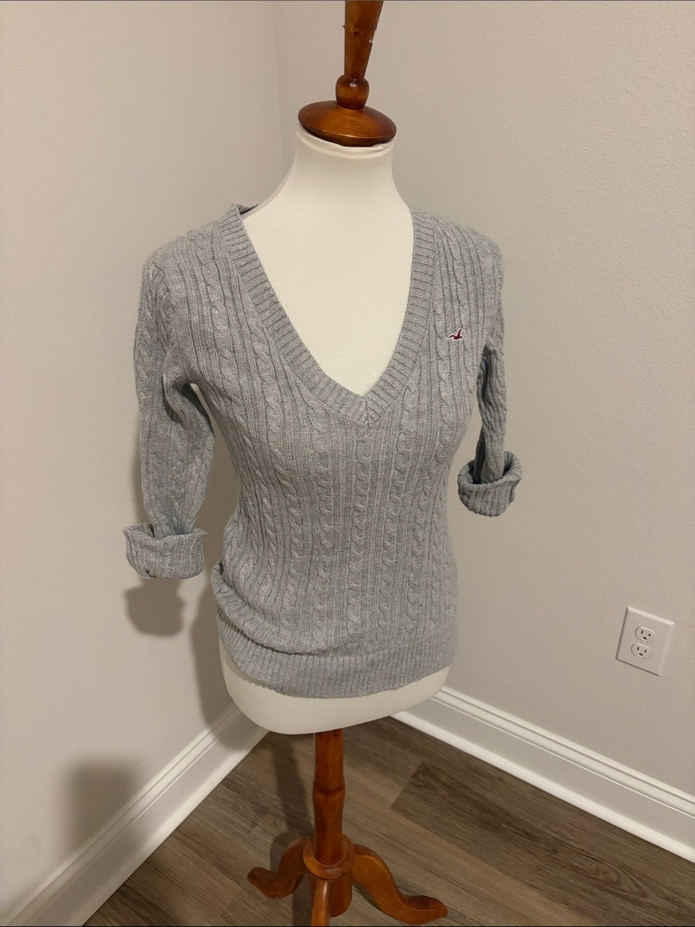 Hollister Women's Heather Gray Cable V-Neck Pullover